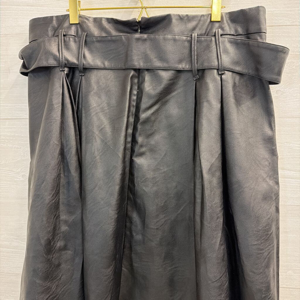 Black Faux Leather Pleated Belted Waist Skirt Extra Large