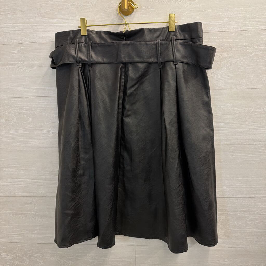 Black Faux Leather Pleated Belted Waist Skirt Extra Large