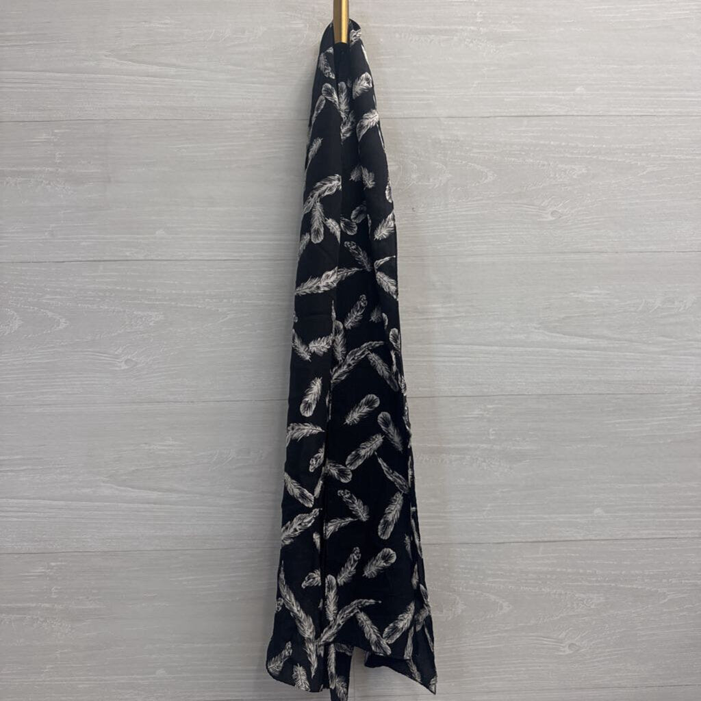 Black/ White Feather Print Scarf