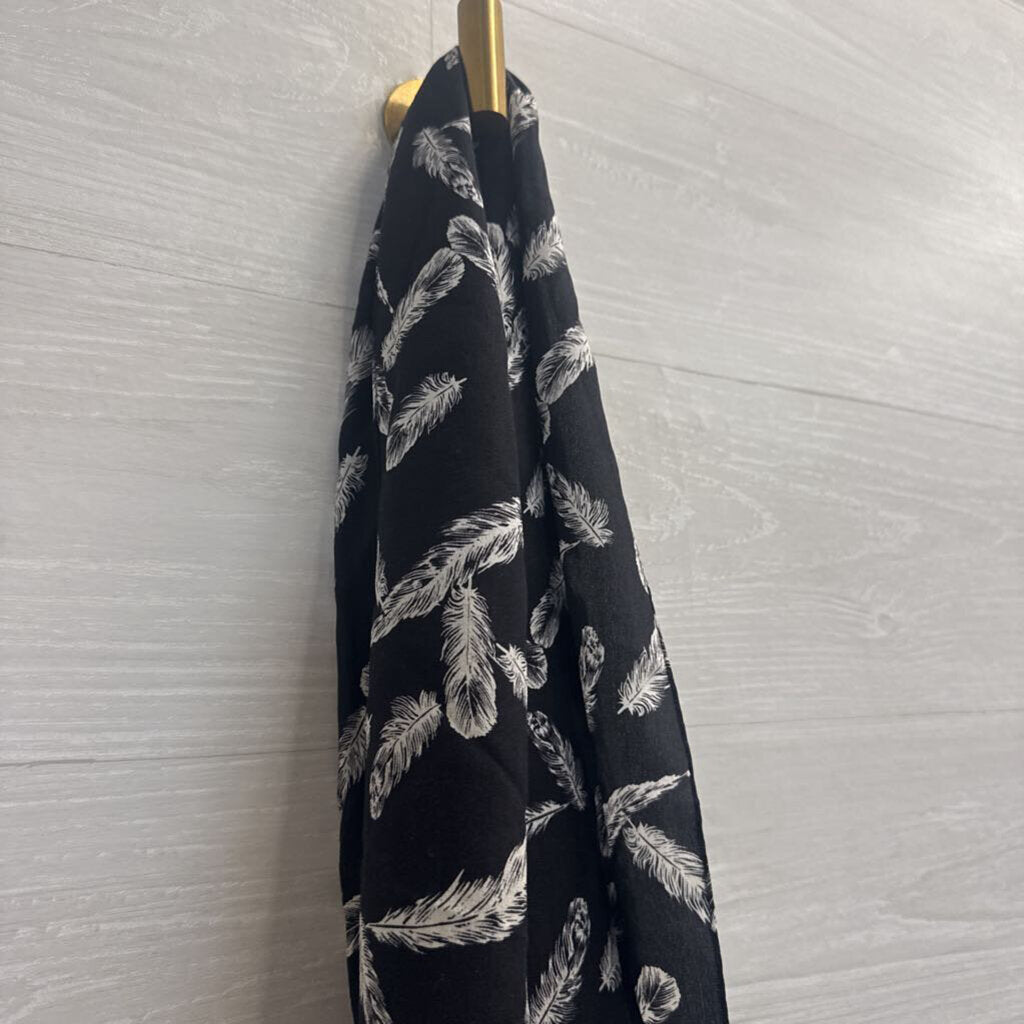 Black/ White Feather Print Scarf