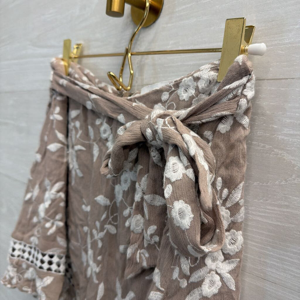 ASTR Brown/ White Embroidered Print Shorts Small