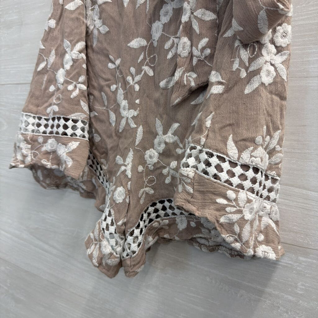 ASTR Brown/ White Embroidered Print Shorts Small