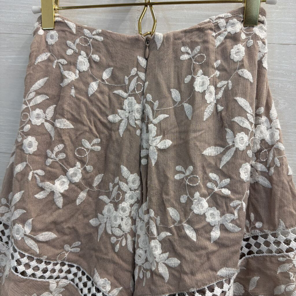 ASTR Brown/ White Embroidered Print Shorts Small