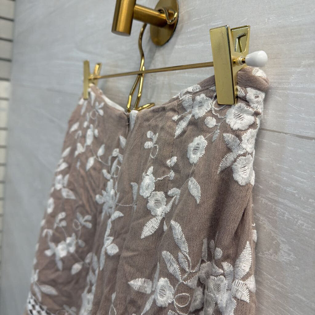 ASTR Brown/ White Embroidered Print Shorts Small