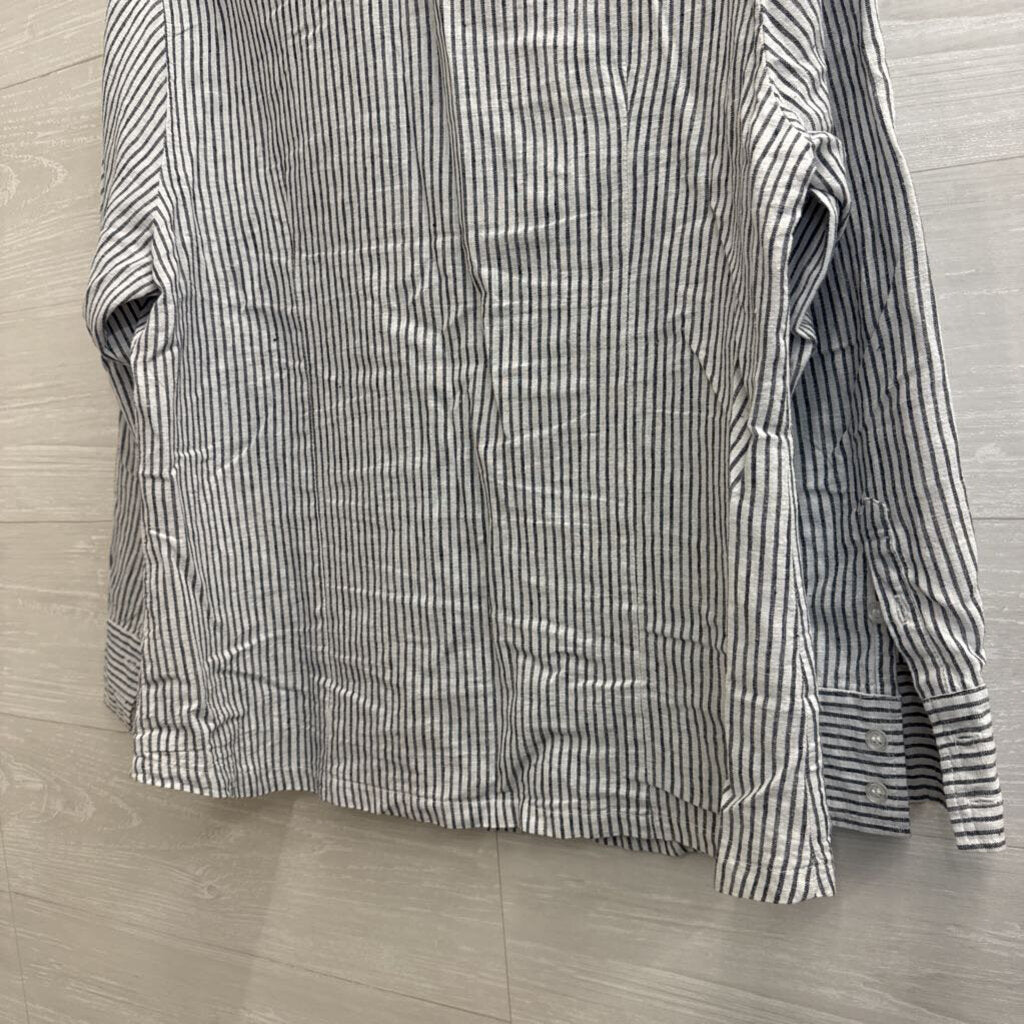Lulu B White/ Blue Striped Long Sleeve Button Down Top Large