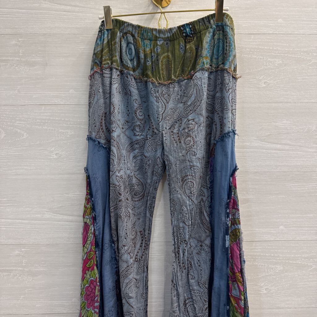 Blue/ Multi Print Flare Leg Pants Large/ Extra Large