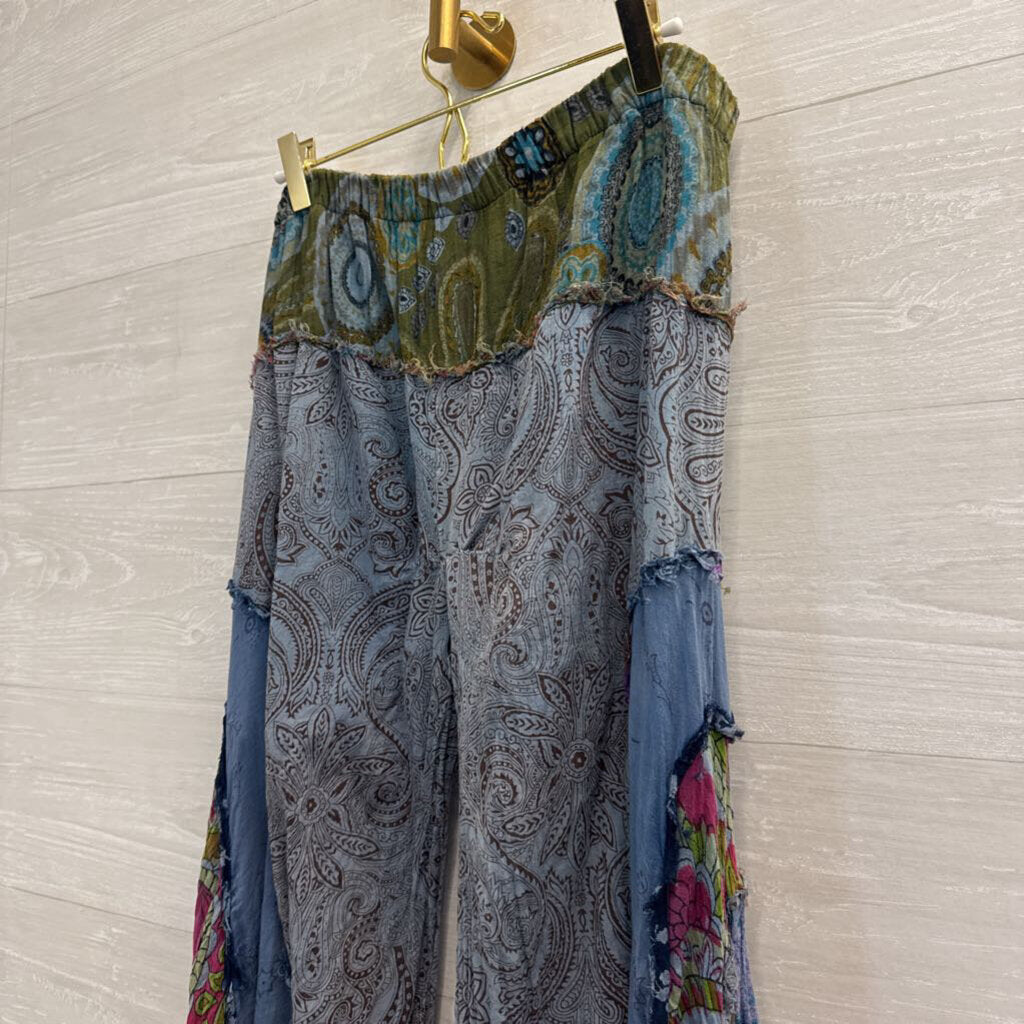 Blue/ Multi Print Flare Leg Pants Large/ Extra Large