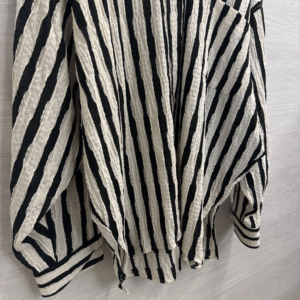 Vici Black/ White Textured Striped Long Sleeve Button Down Top Medium