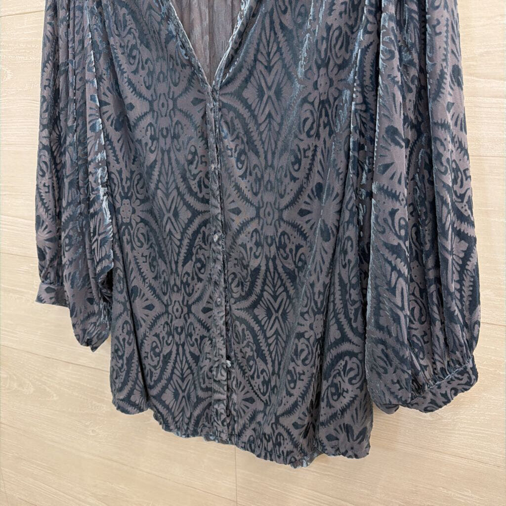Umgee Blue Crushed Velvet Print Long Sleeve Top Large