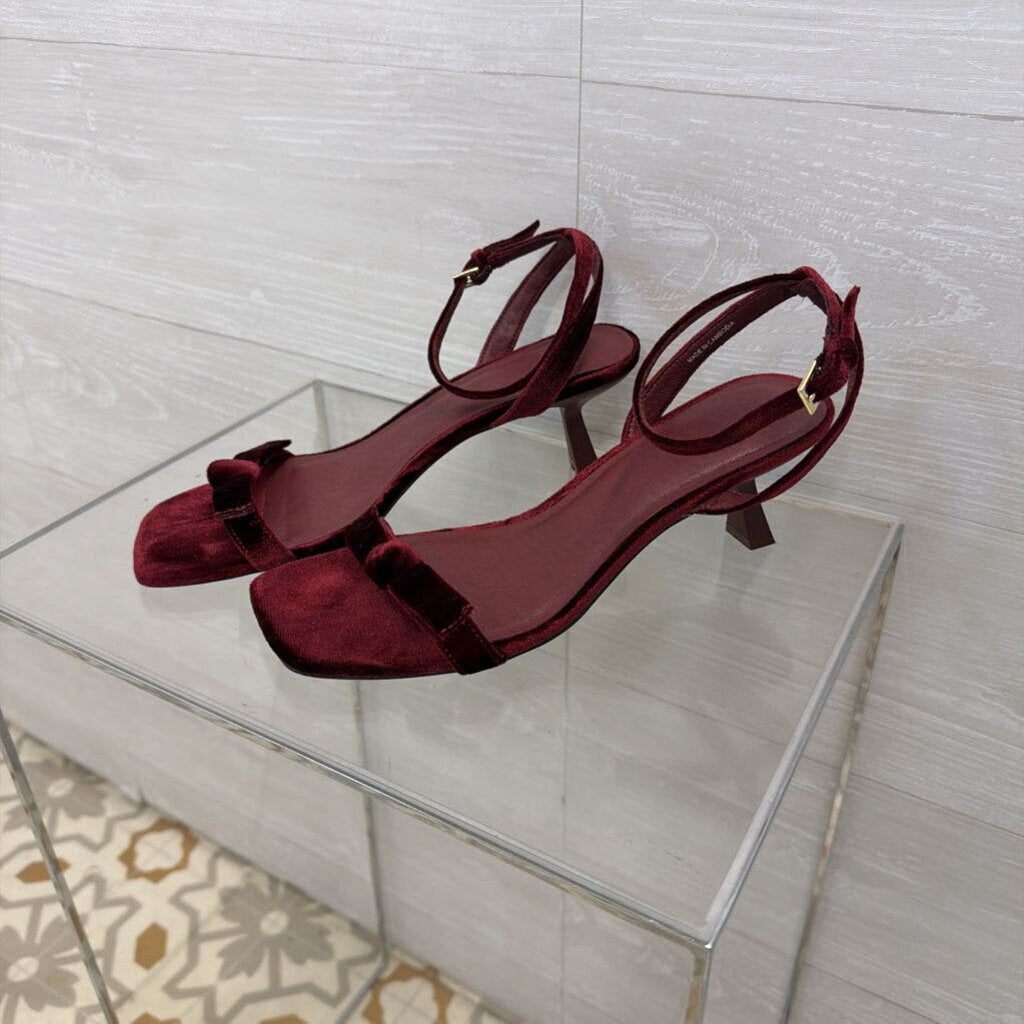 Gap Burgundy Velvet Ankle Strap Heels 8