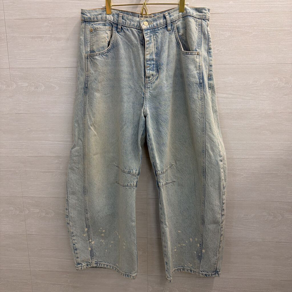 We The Free Light Wash Barrel Jeans 32