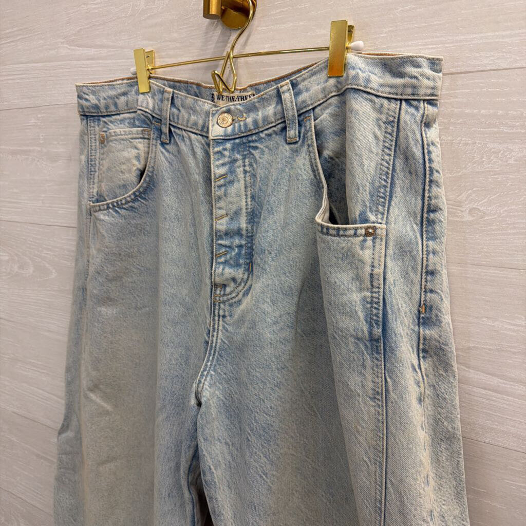 We The Free Light Wash Barrel Jeans 32