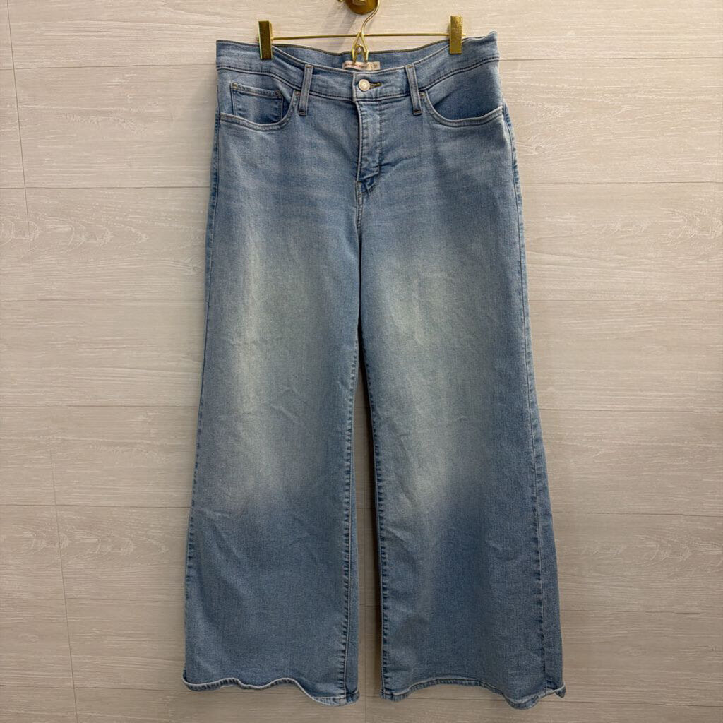 Levi Light Wash 318 Shaping Wide Leg Jeans 31