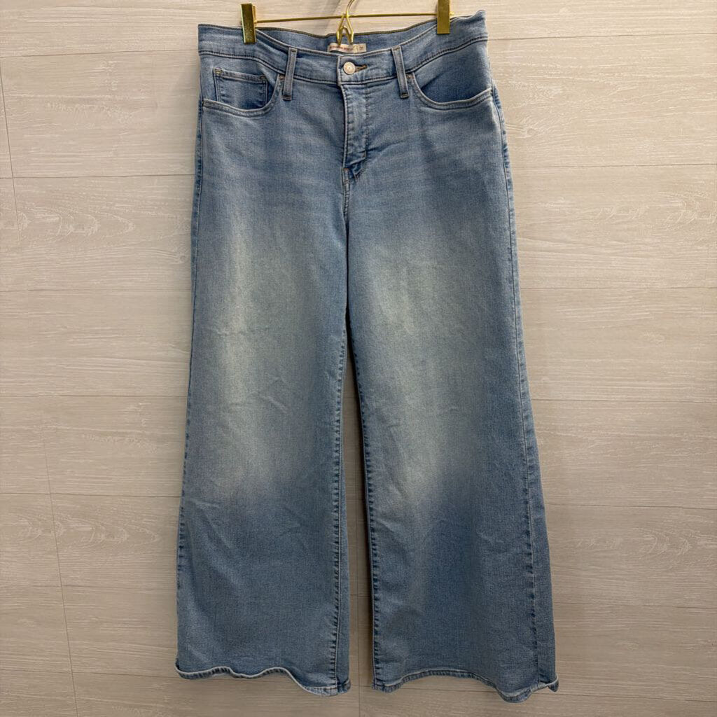 Levi Light Wash 318 Shaping Wide Leg Jeans 31