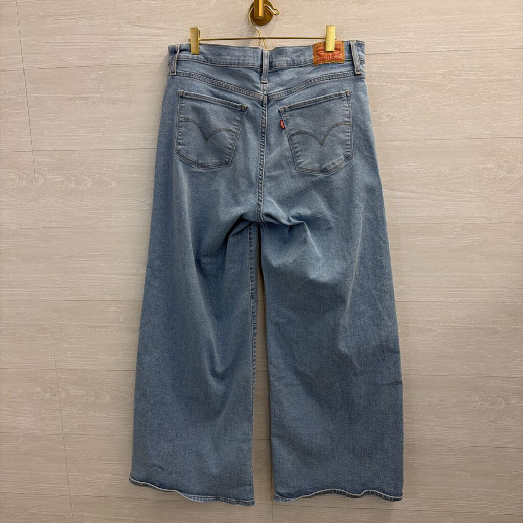 Levi Light Wash 318 Shaping Wide Leg Jeans 31