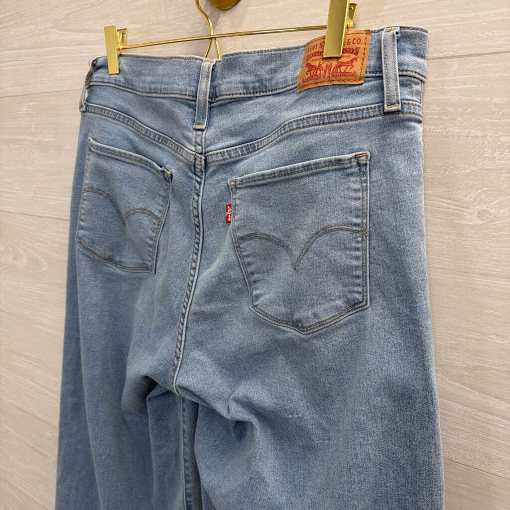 Levi Light Wash 318 Shaping Wide Leg Jeans 31
