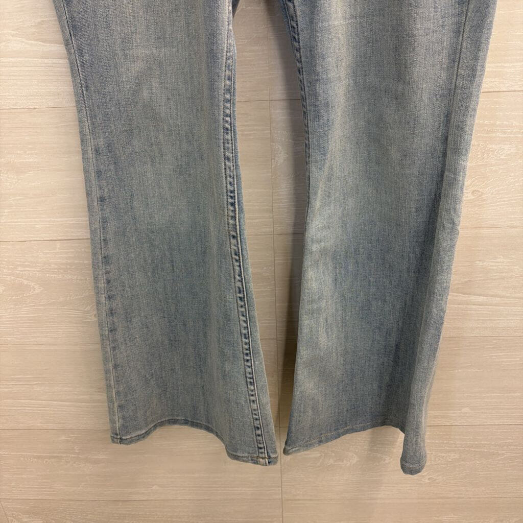 Lucky Brand Light Wash Low Rise Flare Jeans 12