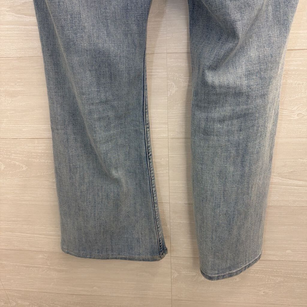 Lucky Brand Light Wash Low Rise Flare Jeans 12