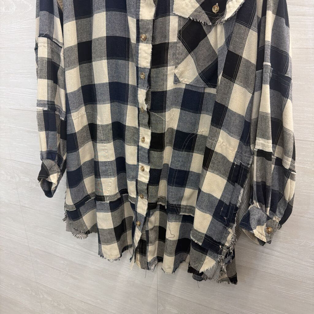 Easel Navy/ White Gingham Long Sleeve Button Down Top Medium