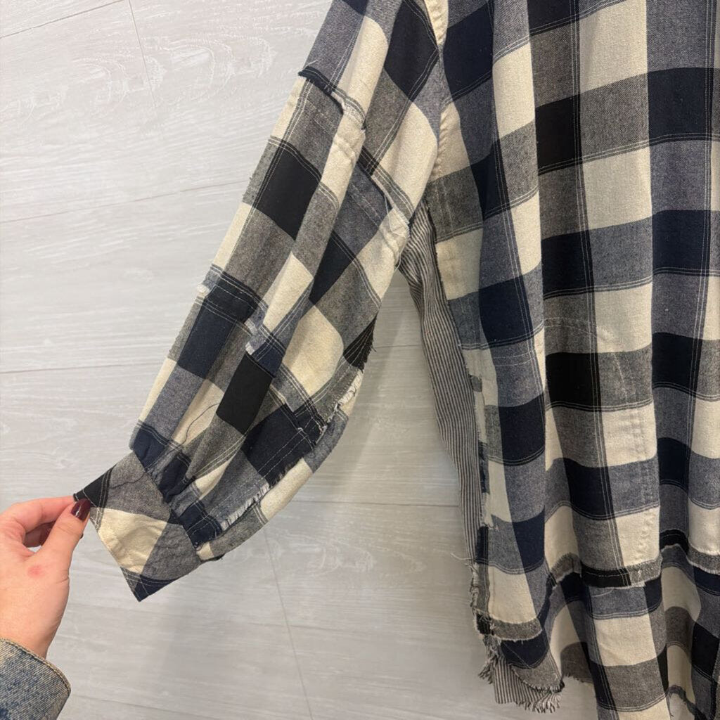 Easel Navy/ White Gingham Long Sleeve Button Down Top Medium