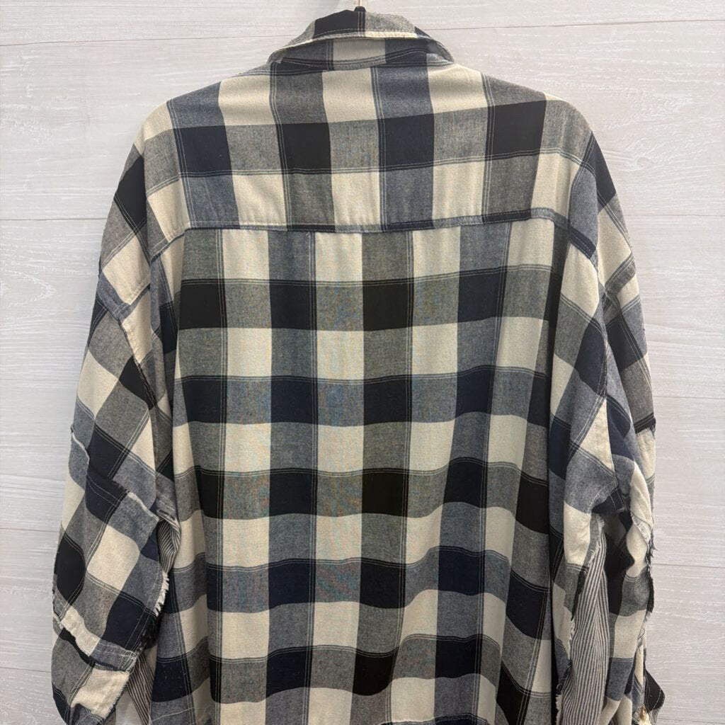 Easel Navy/ White Gingham Long Sleeve Button Down Top Medium