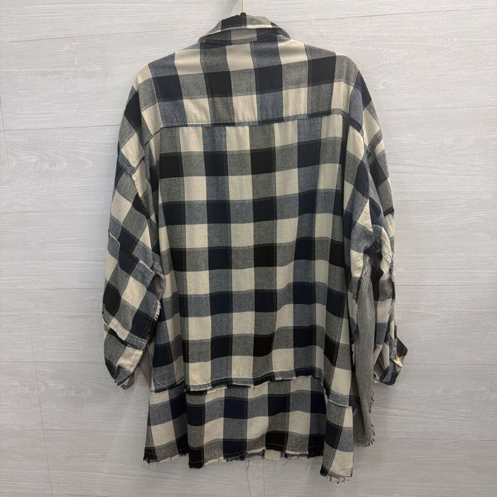 Easel Navy/ White Gingham Long Sleeve Button Down Top Medium