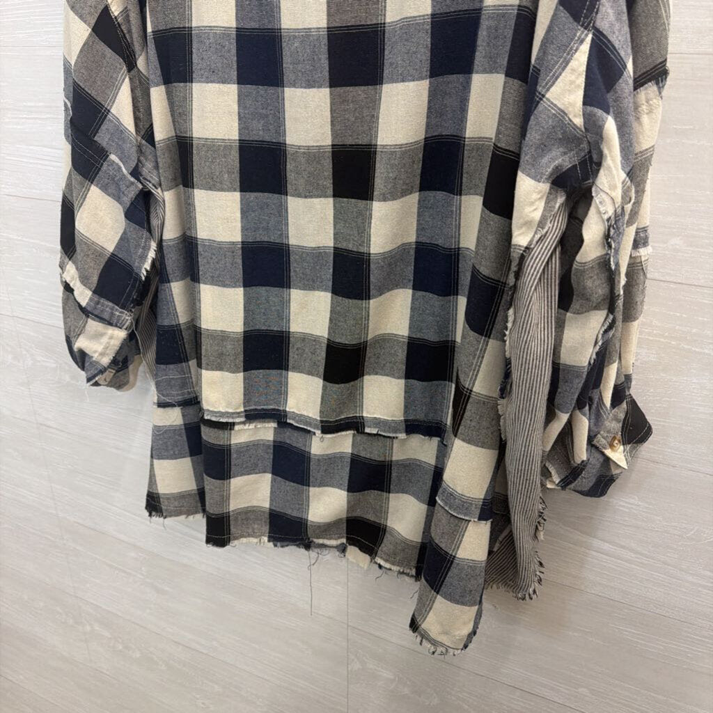 Easel Navy/ White Gingham Long Sleeve Button Down Top Medium