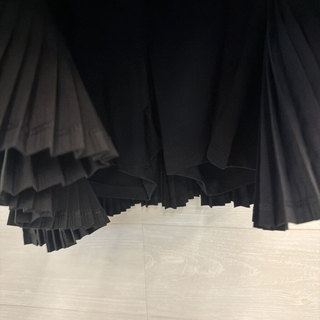 Chicos Black Pleated Hem Skirt With Shorts 14