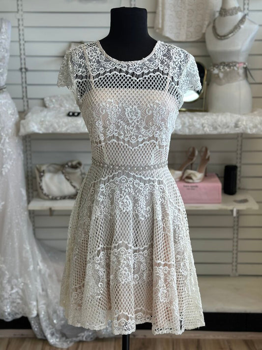 City Triangles White/ Beige Lace Short Sleeve Short Formal Dress 2