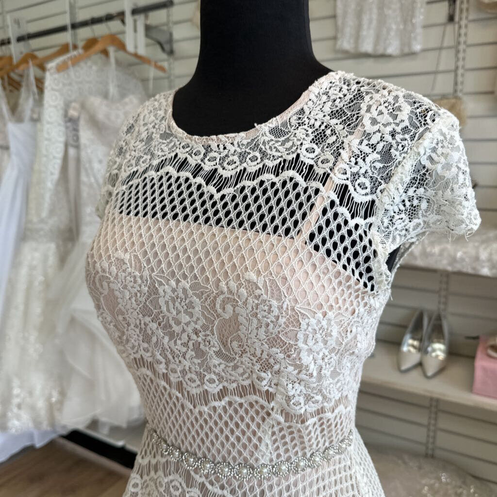 City Triangles White/ Beige Lace Short Sleeve Short Formal Dress 2