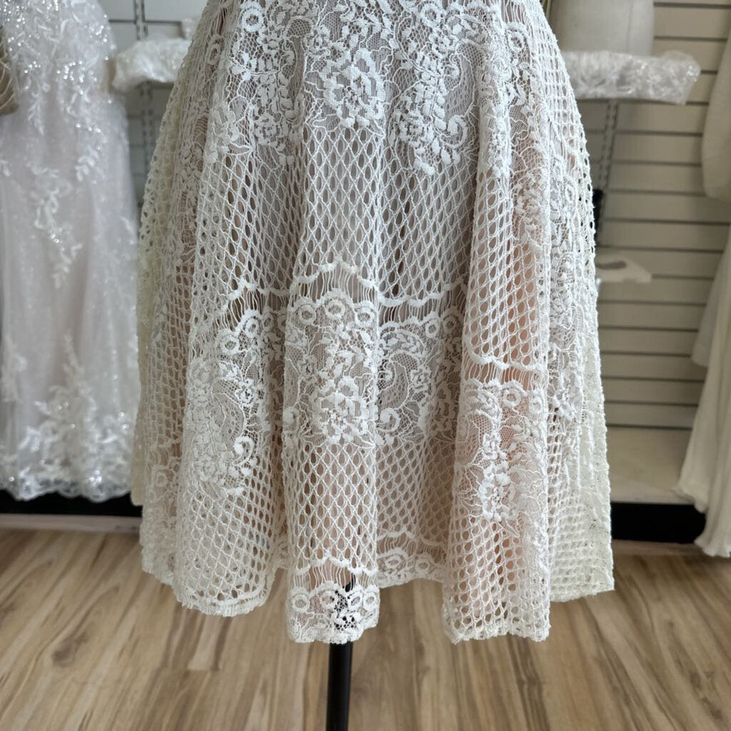 City Triangles White/ Beige Lace Short Sleeve Short Formal Dress 2