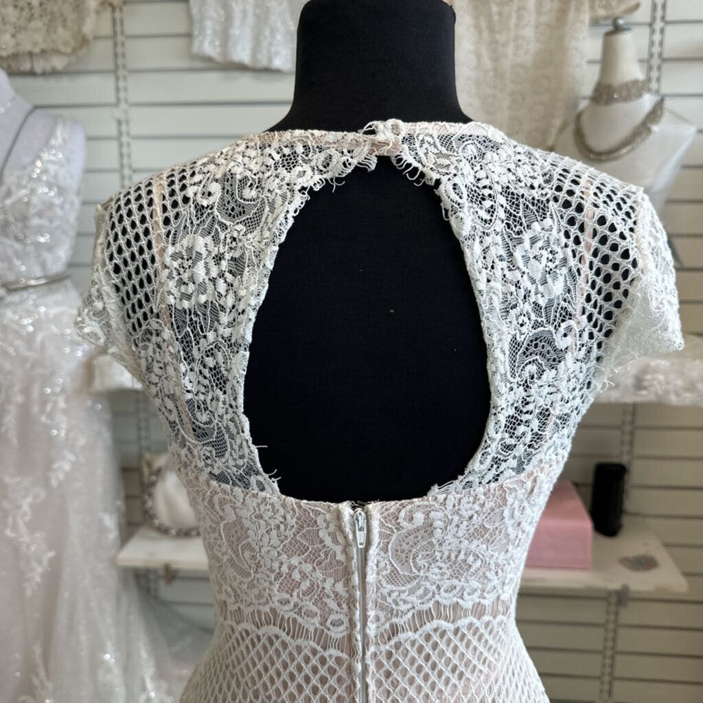 City Triangles White/ Beige Lace Short Sleeve Short Formal Dress 2