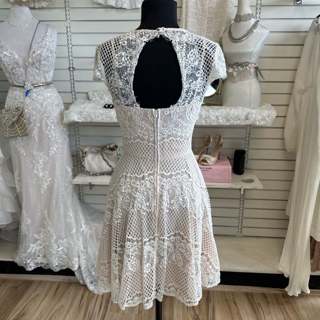 City Triangles White/ Beige Lace Short Sleeve Short Formal Dress 2