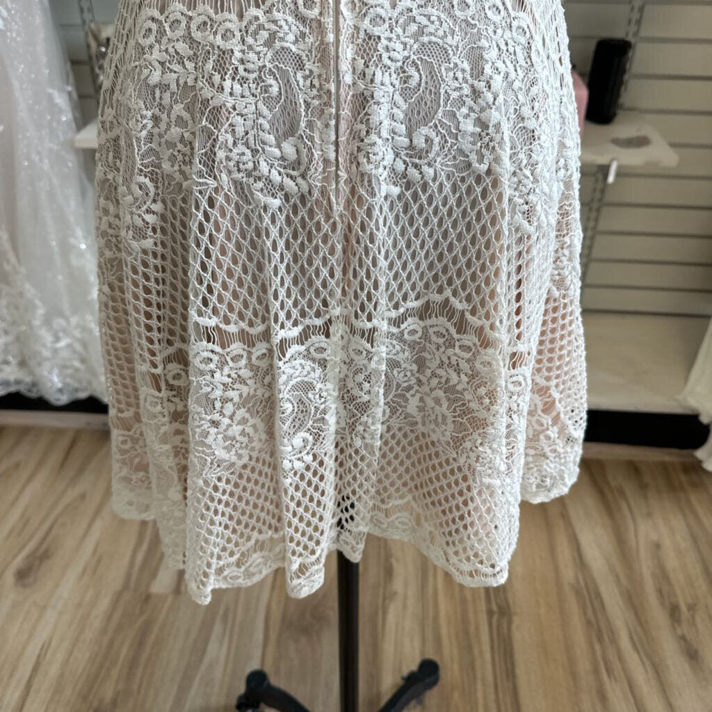City Triangles White/ Beige Lace Short Sleeve Short Formal Dress 2