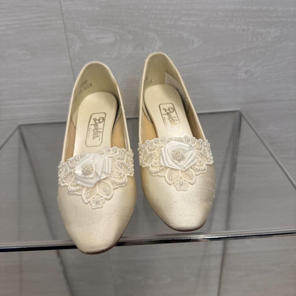 Vintage Dyeables Ivory Lace Pearl Kitten Heels 6
