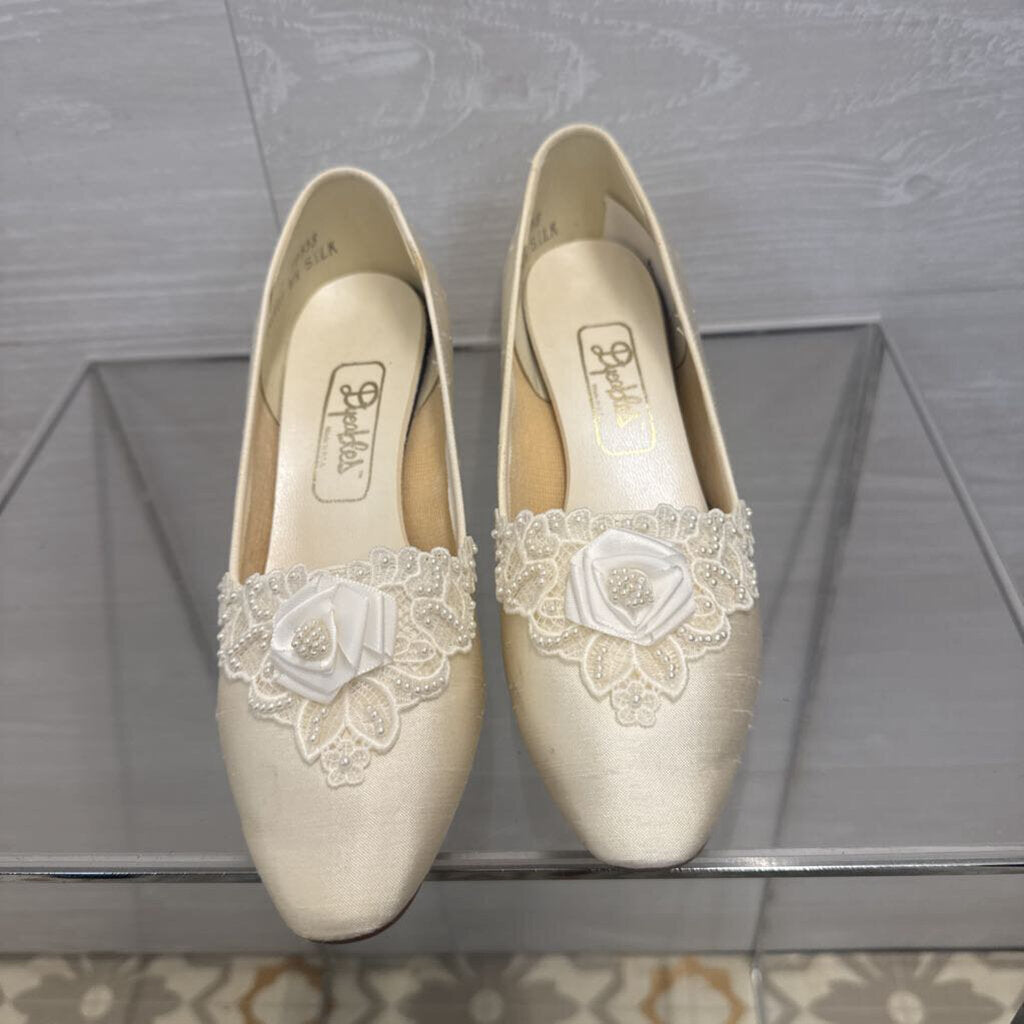 Vintage Dyeables Ivory Lace Pearl Kitten Heels 6