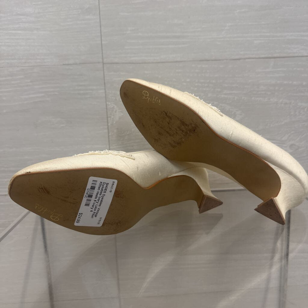 Vintage Dyeables Ivory Lace Pearl Kitten Heels 6