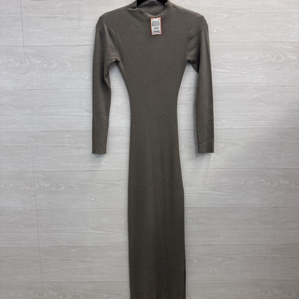 Mable Green Long Sleeve Mock Neck Ribbed Maxi Dress Medium