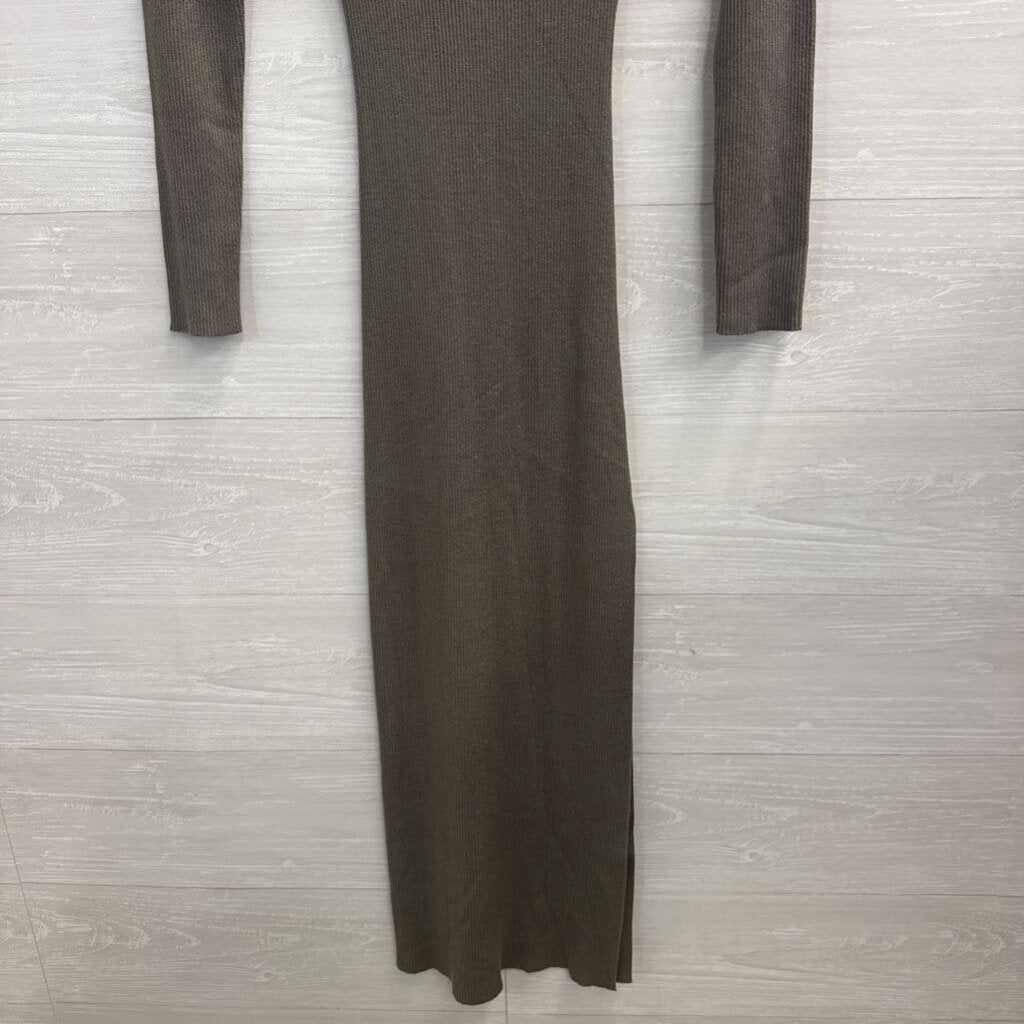 Mable Green Long Sleeve Mock Neck Ribbed Maxi Dress Medium
