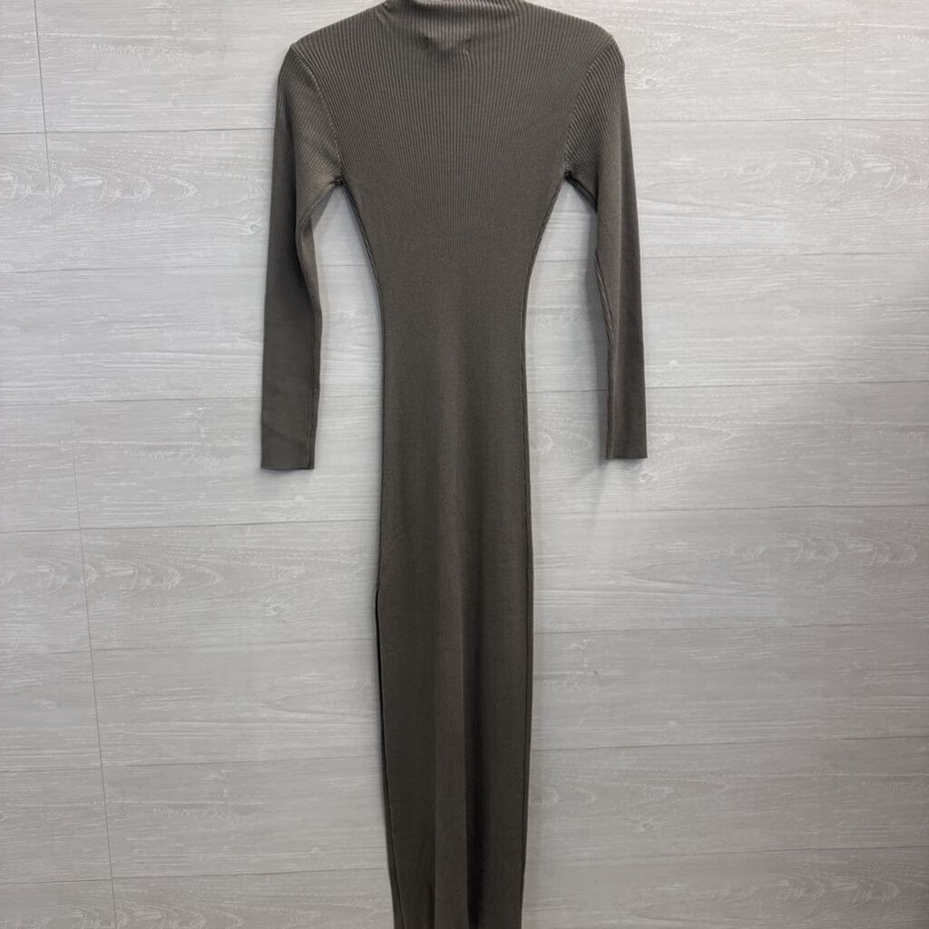 Mable Green Long Sleeve Mock Neck Ribbed Maxi Dress Medium