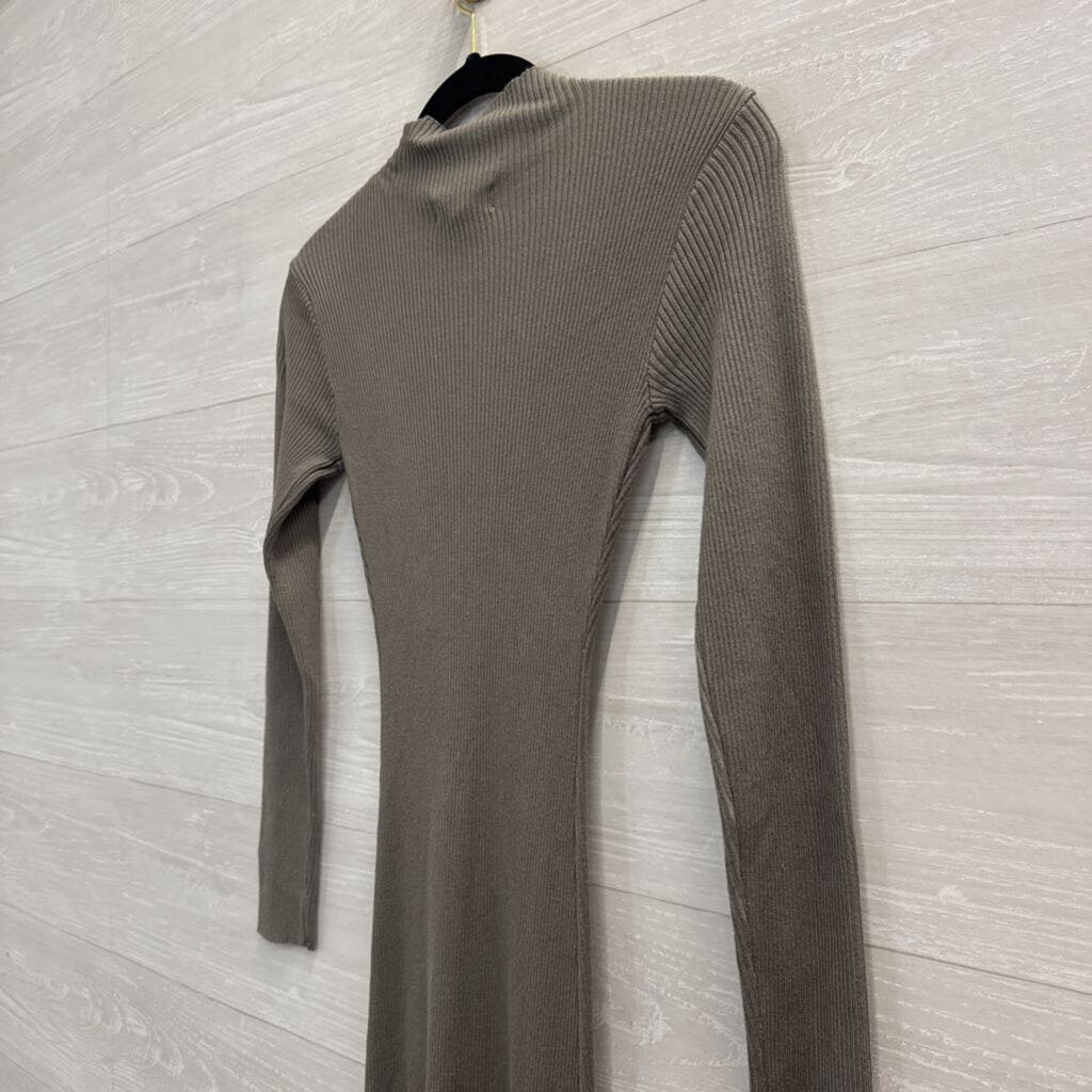 Mable Green Long Sleeve Mock Neck Ribbed Maxi Dress Medium