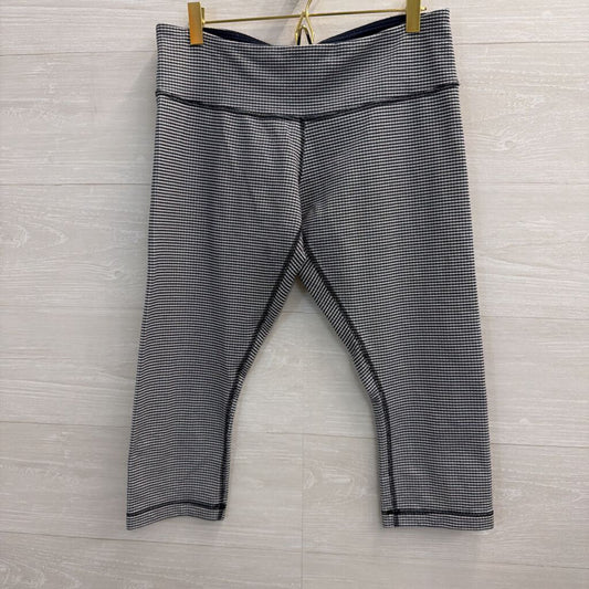 Lululemon Navy/ White Print Cropped Leggings 10