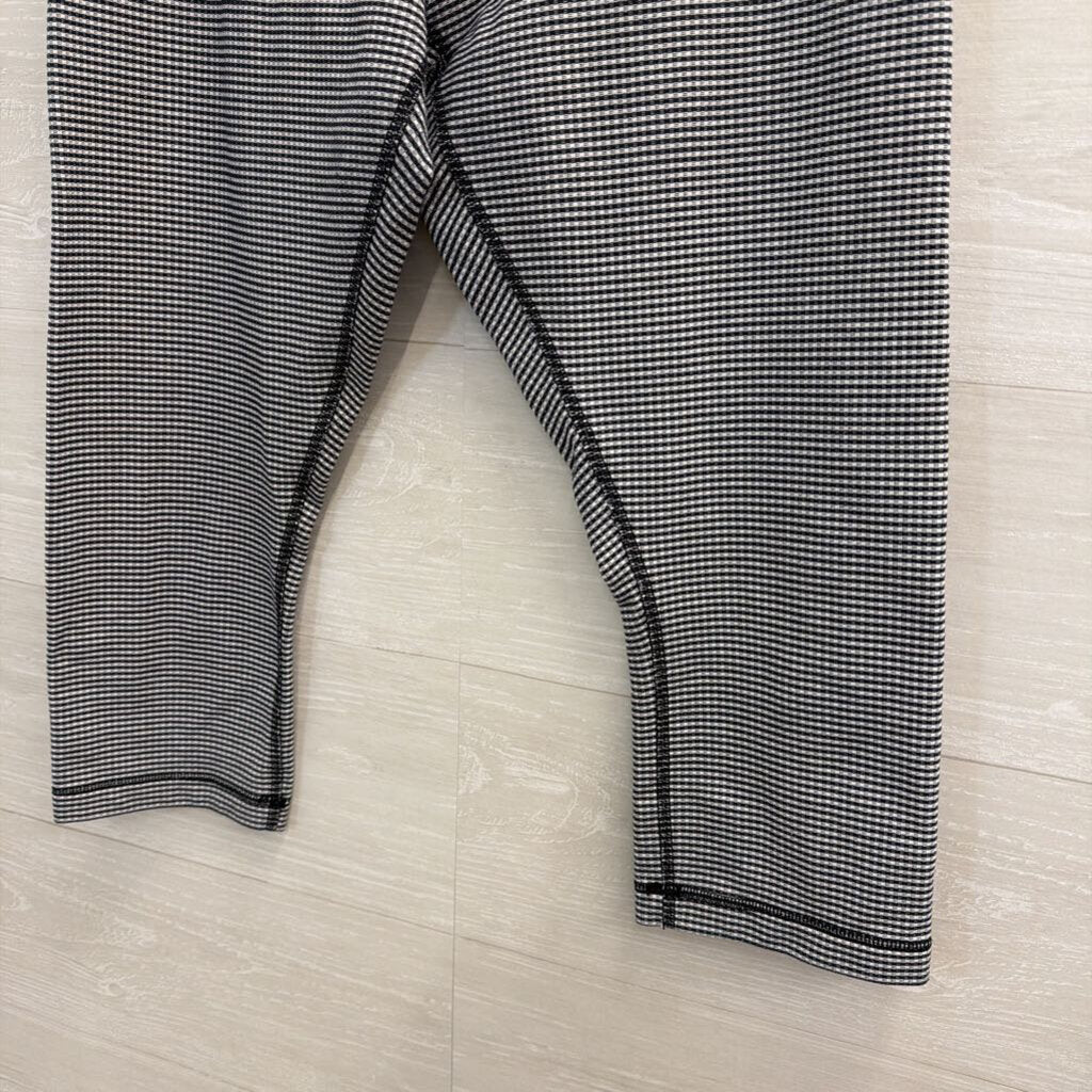 Lululemon Navy/ White Print Cropped Leggings 10