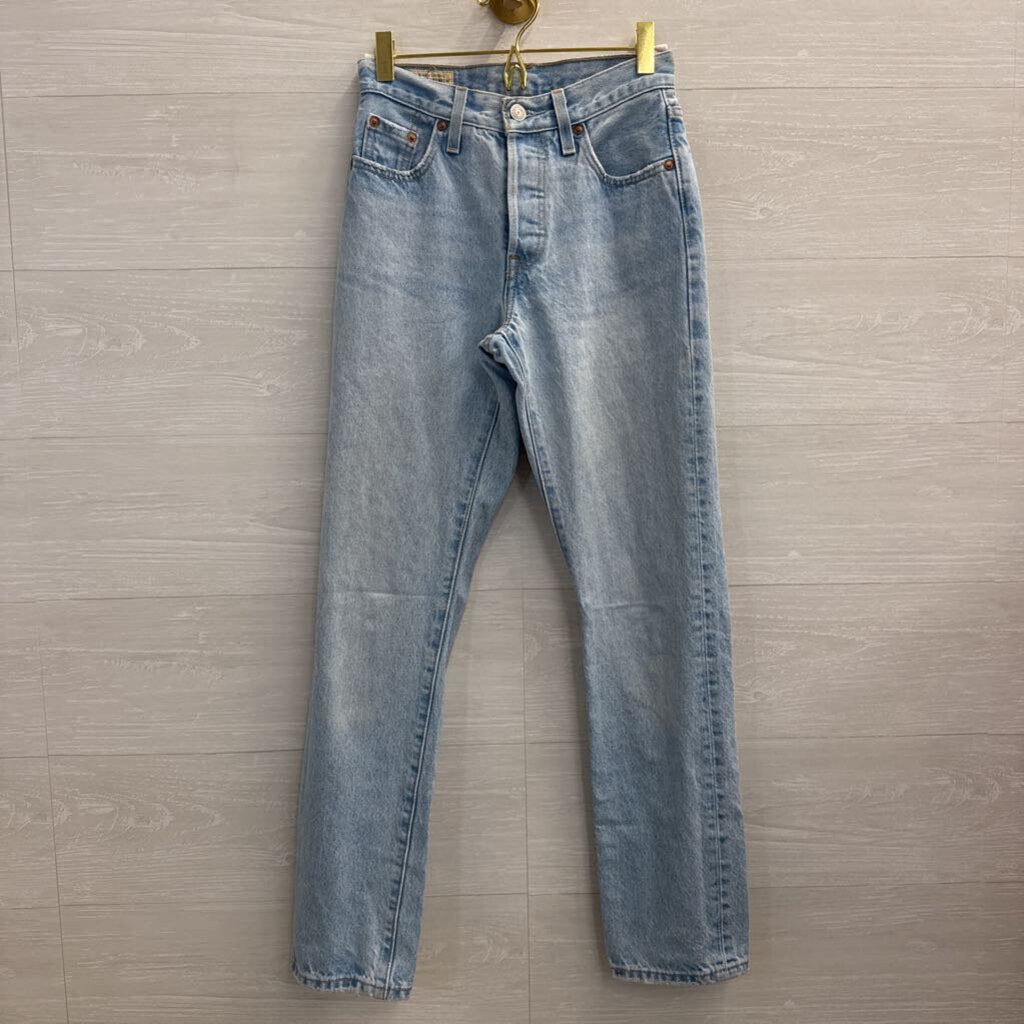Levi Light Wash Straight Leg Jeans 23
