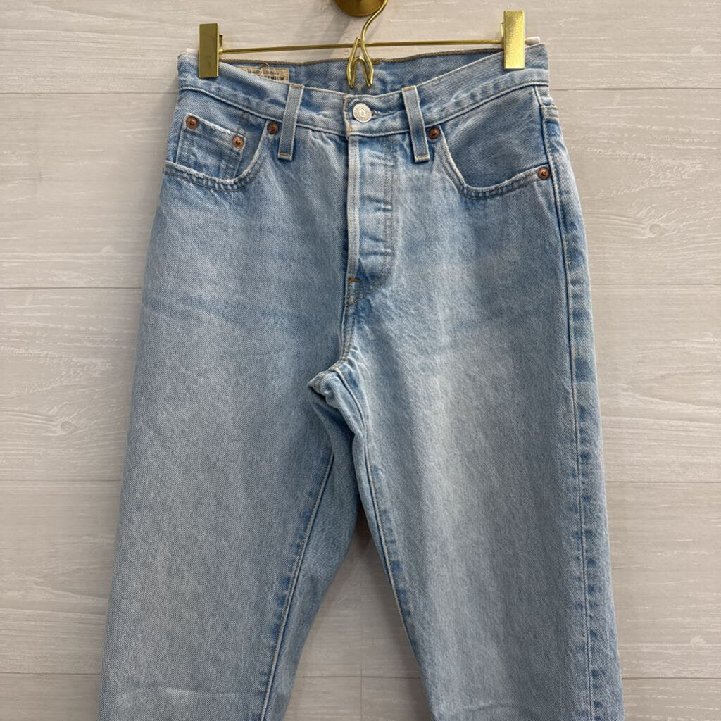 Levi Light Wash Straight Leg Jeans 23