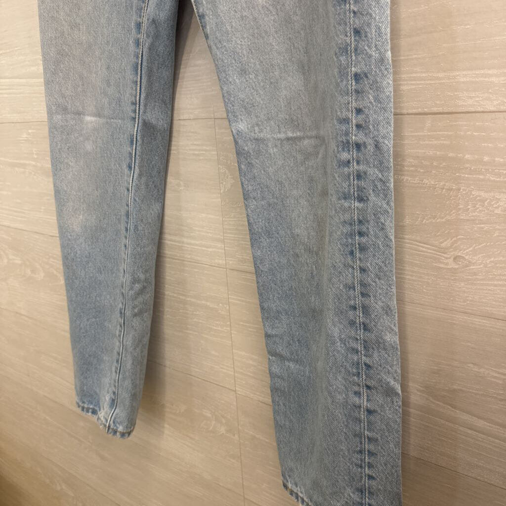 Levi Light Wash Straight Leg Jeans 23