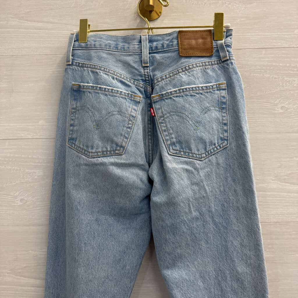 Levi Light Wash Straight Leg Jeans 23