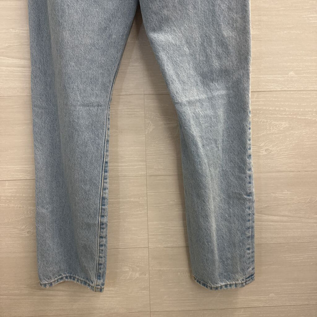 Levi Light Wash Straight Leg Jeans 23