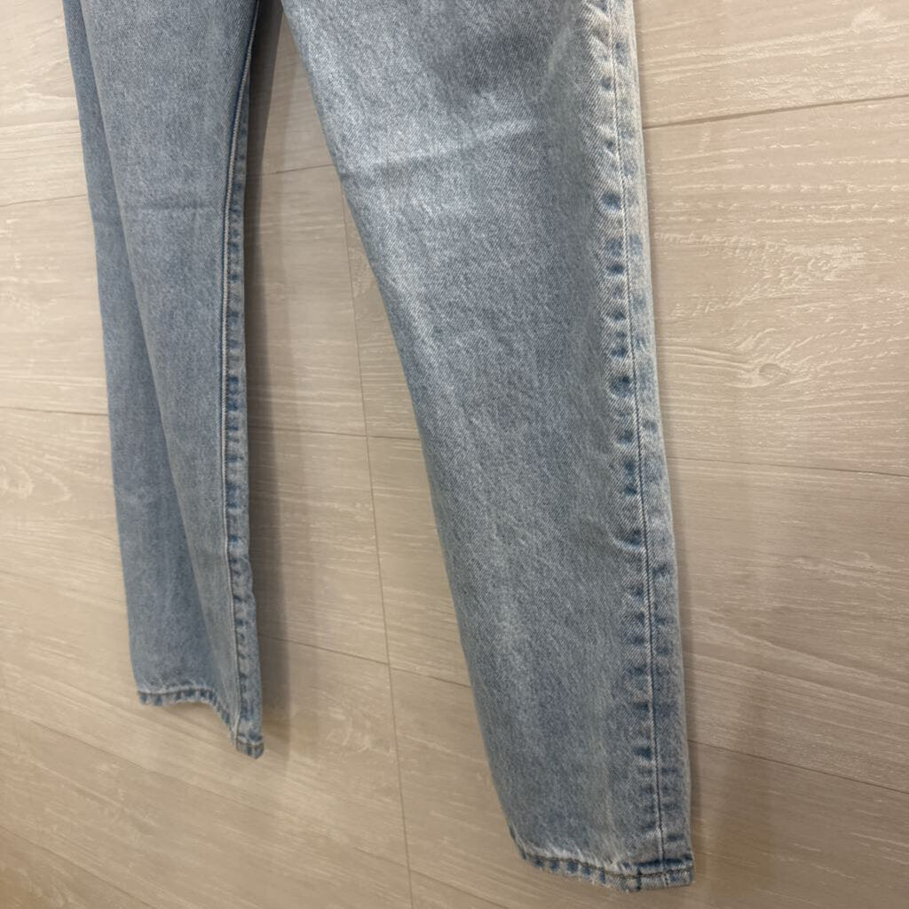 Levi Light Wash Straight Leg Jeans 23