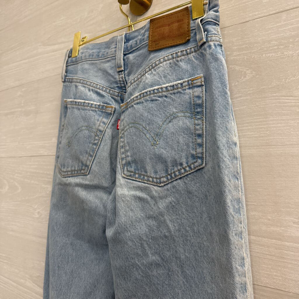 Levi Light Wash Straight Leg Jeans 23